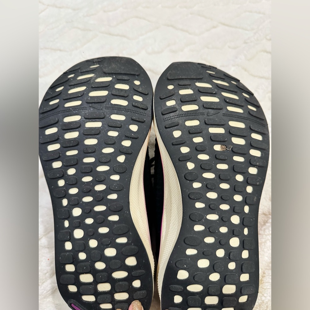 Nike React Infinity Run Flyknit 4, Size 10.5 - image 4